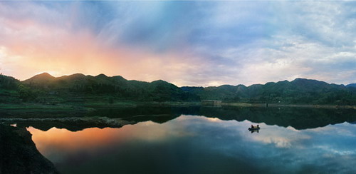 <EM>Yuangyang</EM> (Lovebirds) Lake