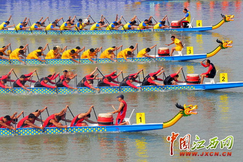 Dragon-boat race ended at Poyang Lake