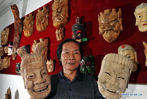 Pioneer in mask making of Nuo dance